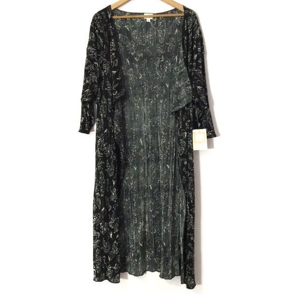 LuLaRoe Sweaters - NWT black patterned Shirley